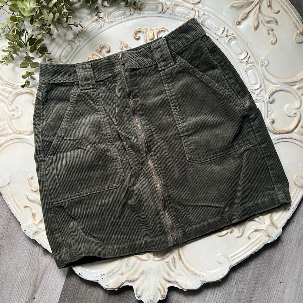 Hollister Ultra High Rise Olive Green Skirt Size 9 Juniors